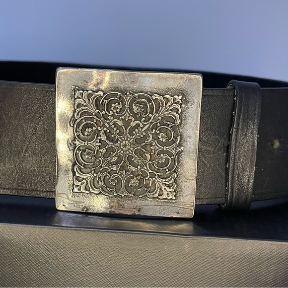 Designer belt 🩶🖤 - Picture 2 of 4